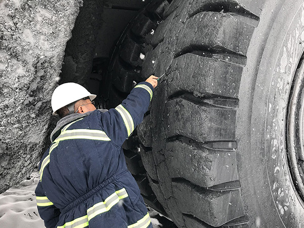 33.00R51,37.00 R57 and 40.00R57 Luan Giant OTR Tires Running on Snowy Mine Site