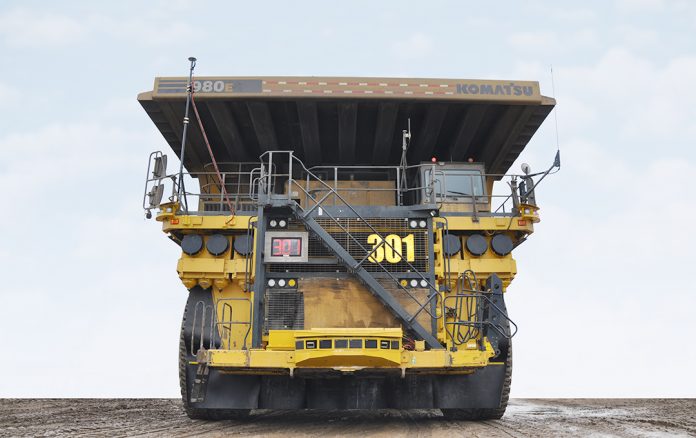 Massive autonomous Komatsu truck begins work in Canada's oil sands